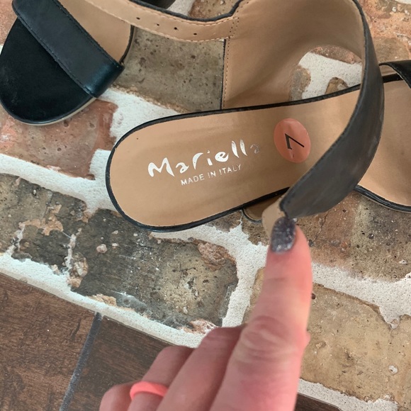 Woman's size 7 sandals with heels - Picture 4 of 6